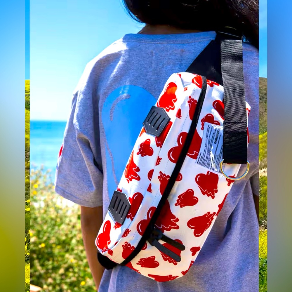 *RARE* Emotionally Unavailable X Fabrick‎ Sling bag